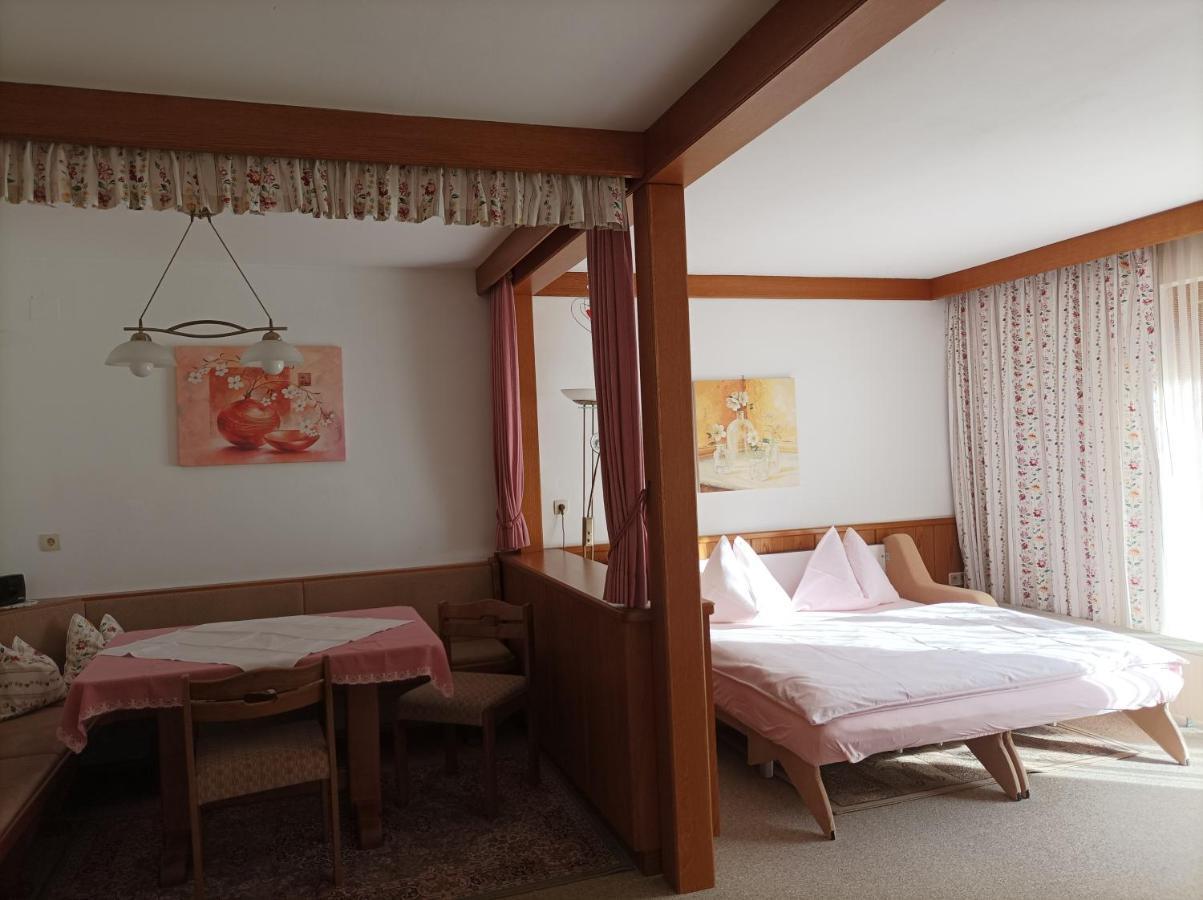 Fruehstueckspension-Appartementhaus Wasserer Бад Кляйнкирххайм Экстерьер фото