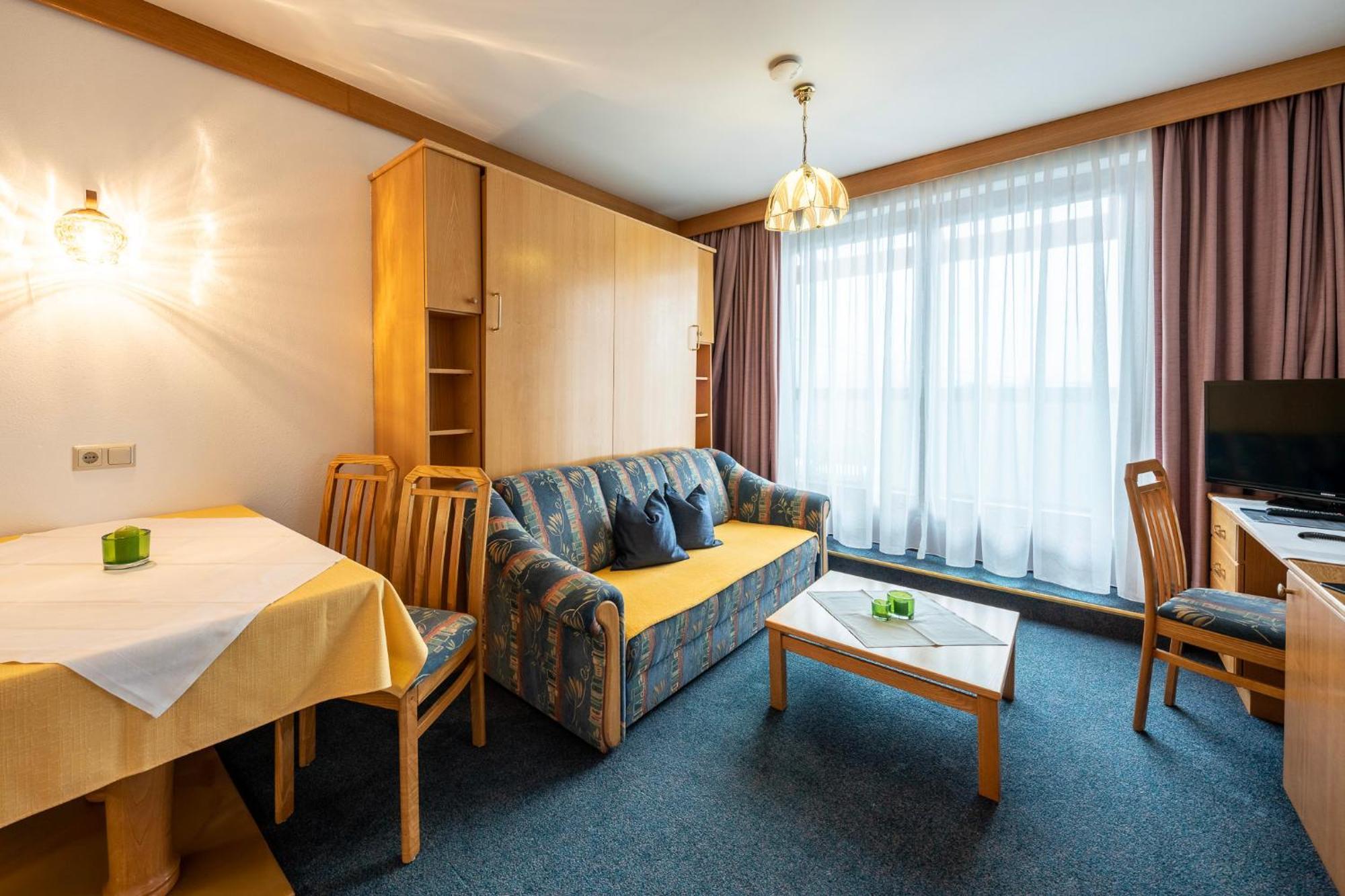 Fruehstueckspension-Appartementhaus Wasserer Бад Кляйнкирххайм Экстерьер фото