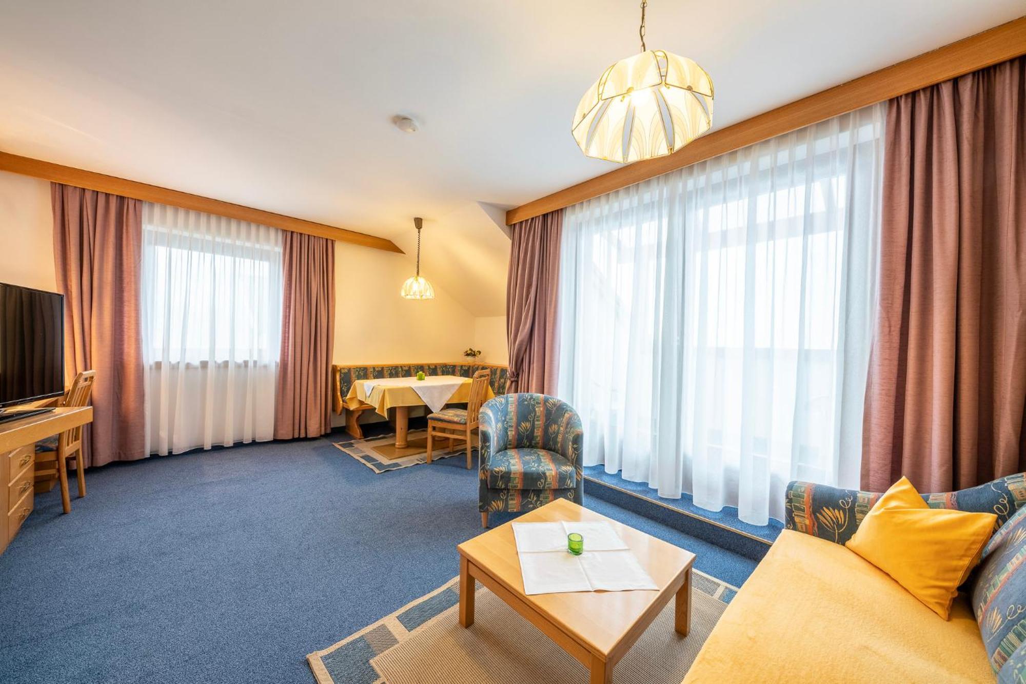 Fruehstueckspension-Appartementhaus Wasserer Бад Кляйнкирххайм Экстерьер фото